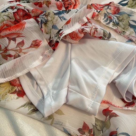 Disney Beauty and the Beast Women’s Romper Size Large - Picture 9 of 12